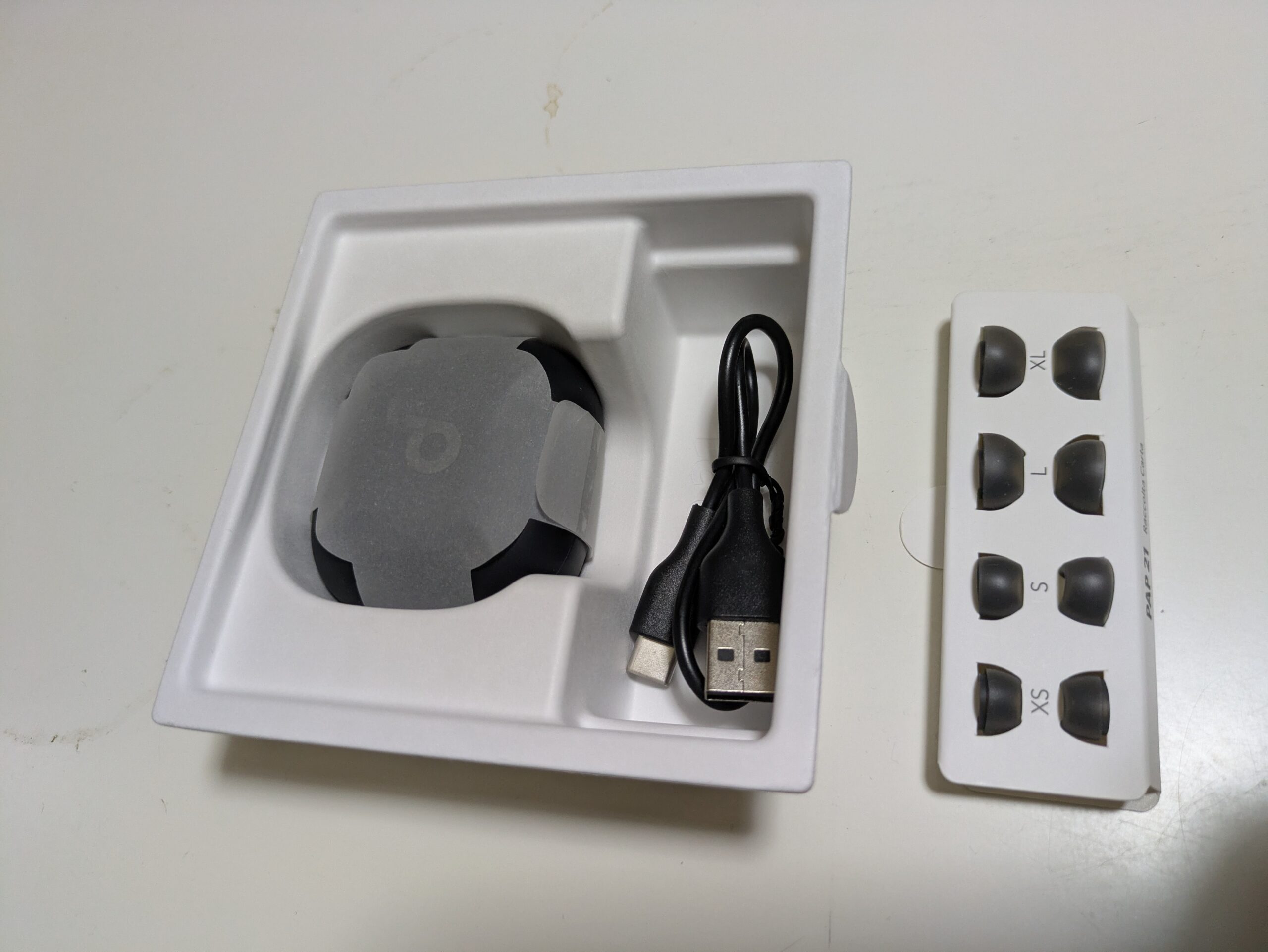 محتویات داخل جعبه هندزفری Soundcore P40i