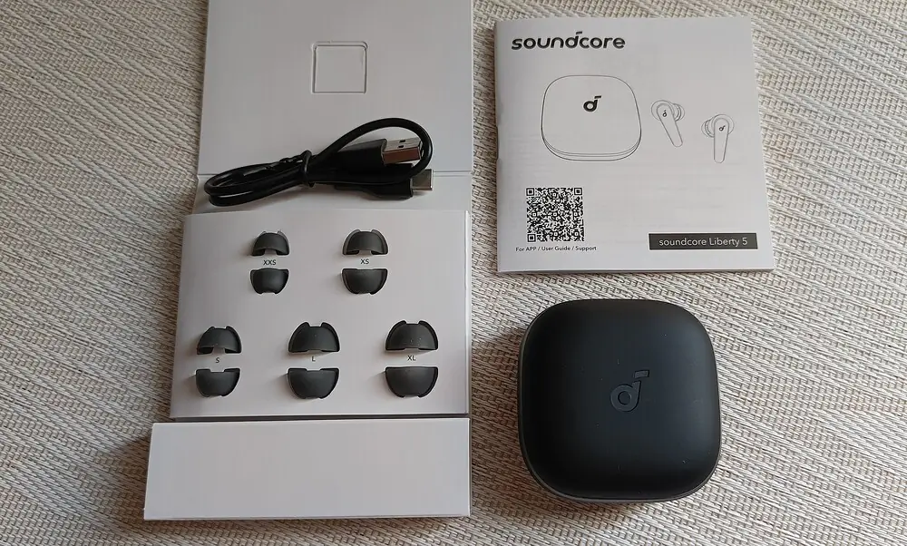 آنباکسینگ و اقلام همراه انکر Liberty 5