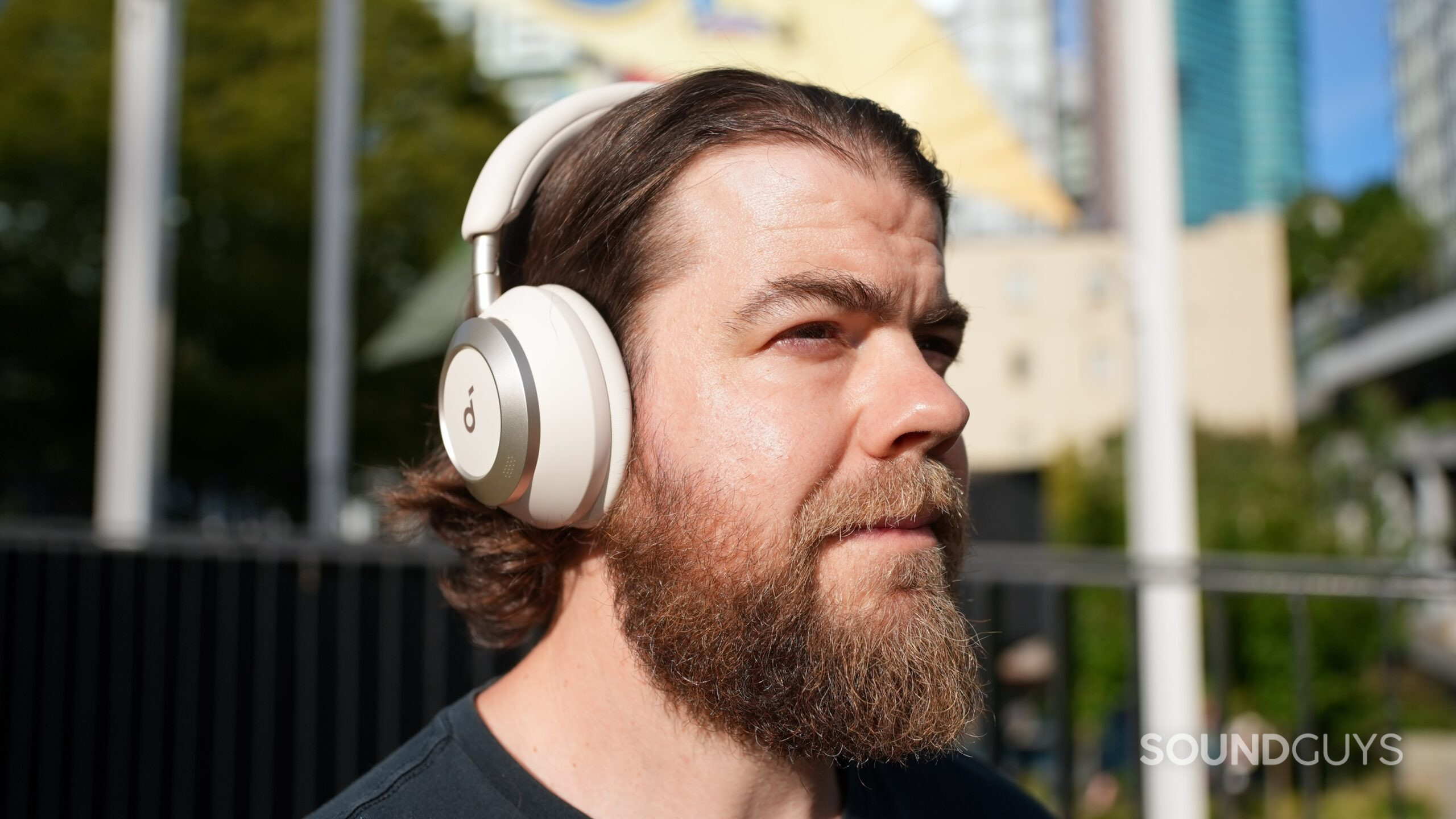 طراحی فوق‌العاده تاشو هدفون انکر Space One Pro