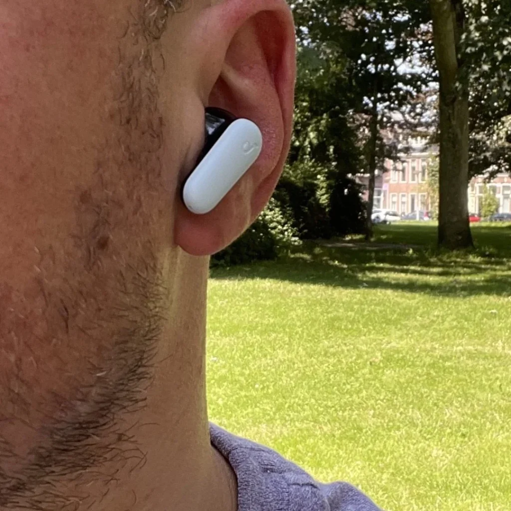 تست نویز کنسلینگ فعال هندزفری P30i در محیط شلوغ